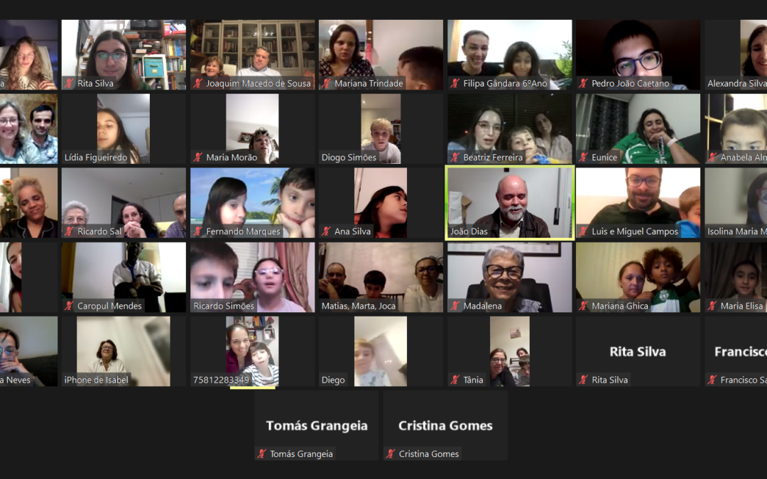 Crianças da Catequese Familiar rezam Terço pela Paz