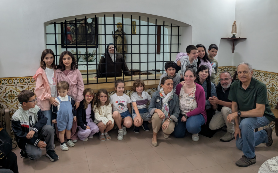 Catequese do 4.º ano de S. José em visita ao Carmelo
